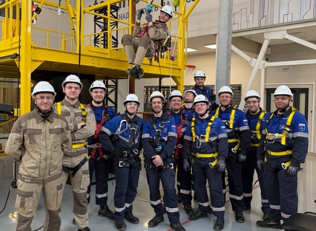 Специалисты ООО «ПриборАвтоматика» отработали навыки безопасной работы на высоте